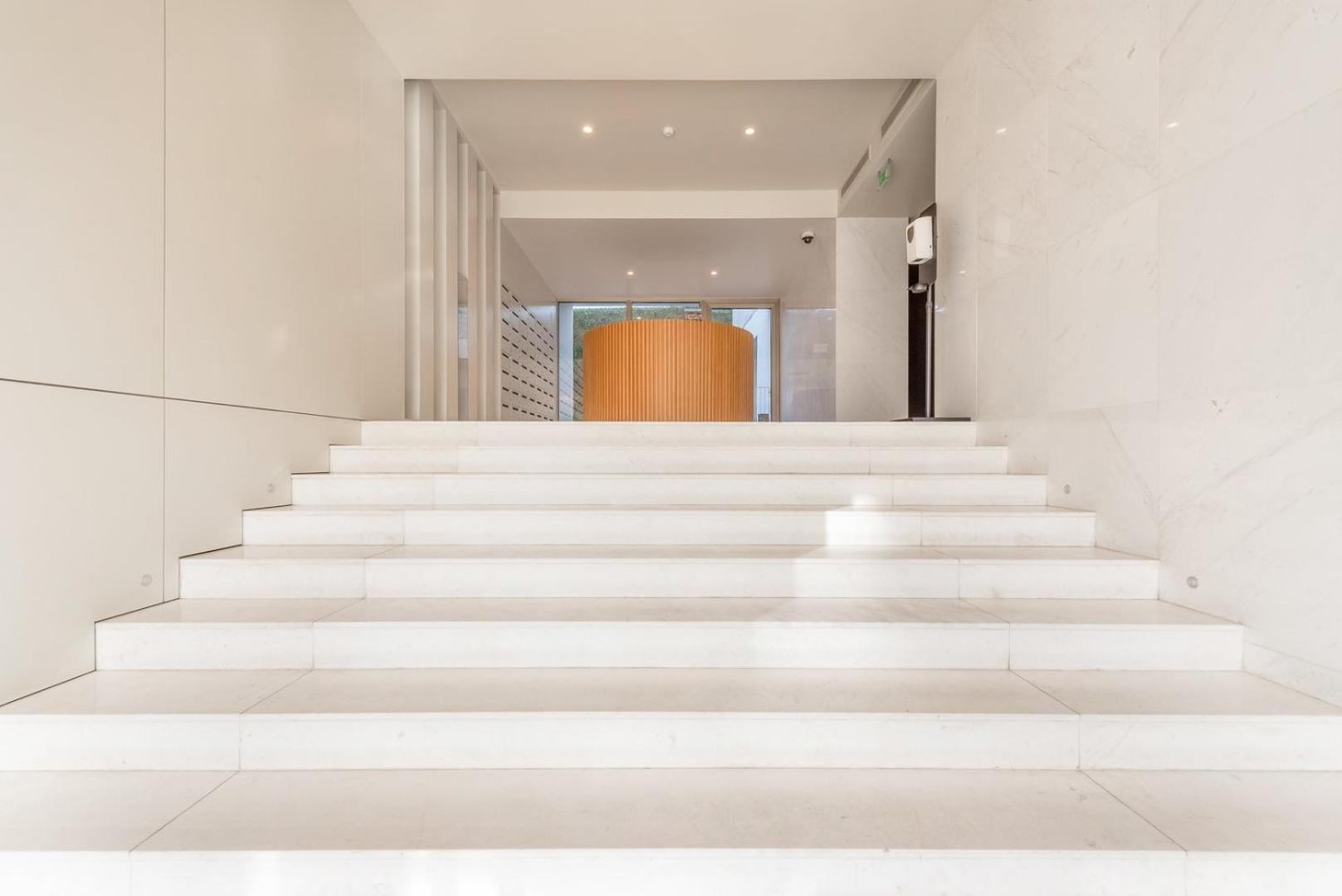 Guestready - 2Br Apt Carlos I With Terrace And Gym Apartment Lisbon Bagian luar foto