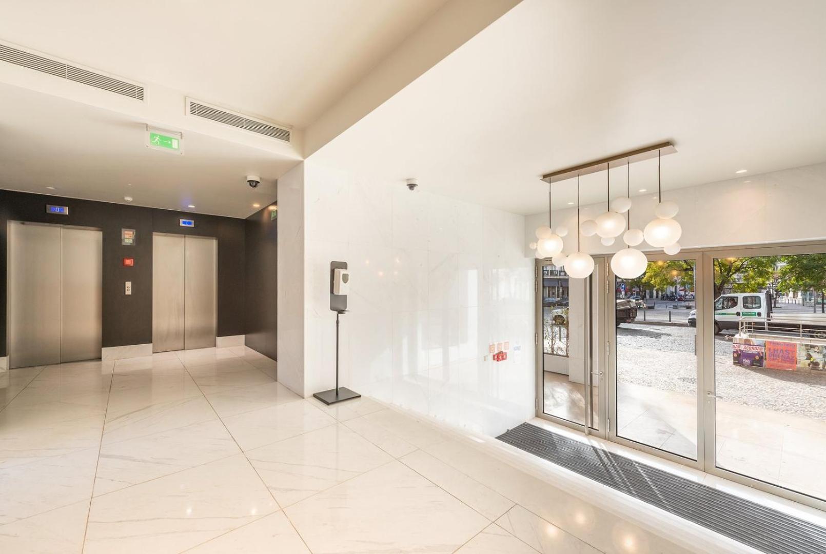 Guestready - 2Br Apt Carlos I With Terrace And Gym Apartment Lisbon Bagian luar foto