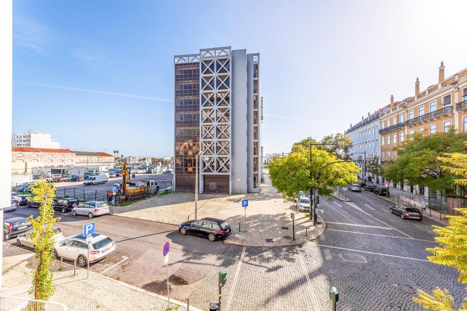 Guestready - 2Br Apt Carlos I With Terrace And Gym Apartment Lisbon Bagian luar foto