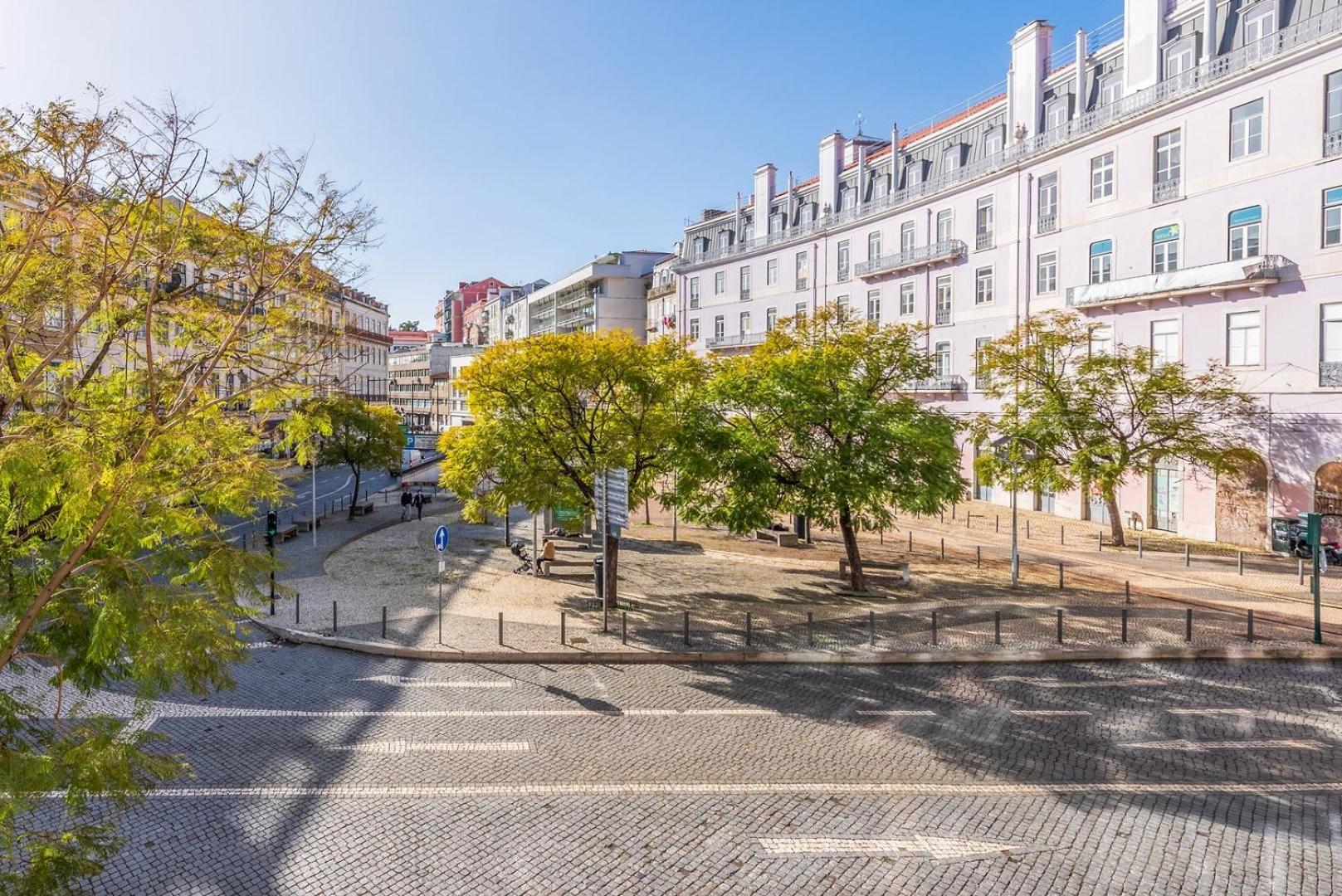 Guestready - 2Br Apt Carlos I With Terrace And Gym Apartment Lisbon Bagian luar foto